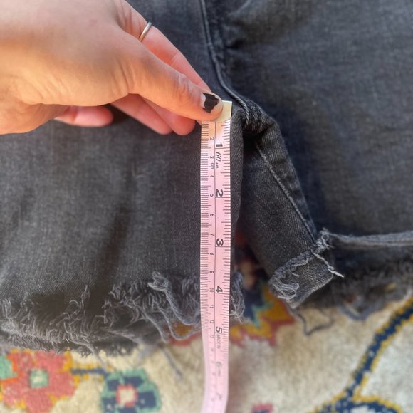 GAP exposed button fly raw hem black stretch denim shorts, 27 - Picture 6 of 6